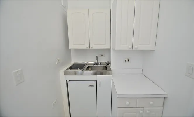 Rented by Manhattan Realty Group | media 14