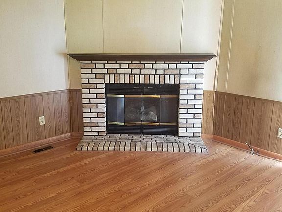 2nd image of 704 Farmer Ln