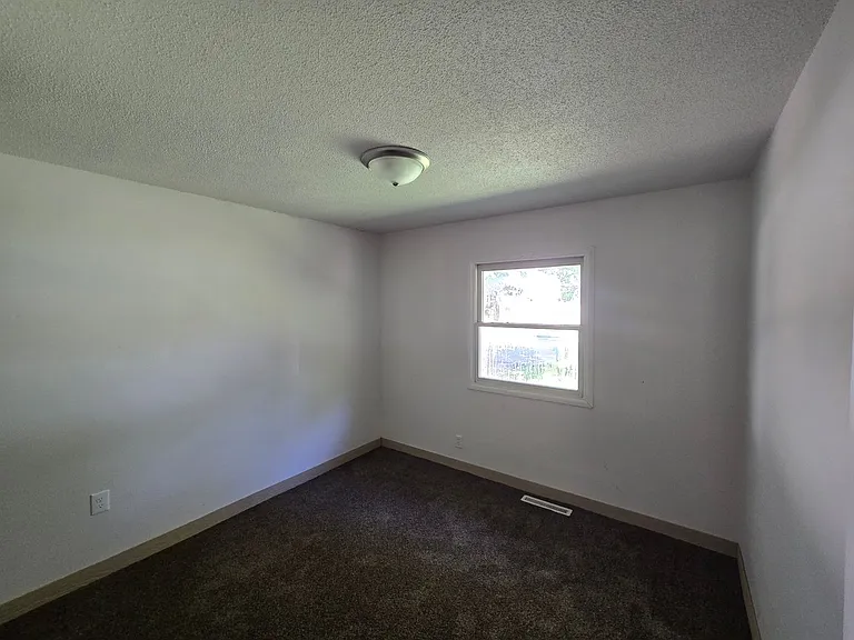 224 SE Lime St — Photo 8