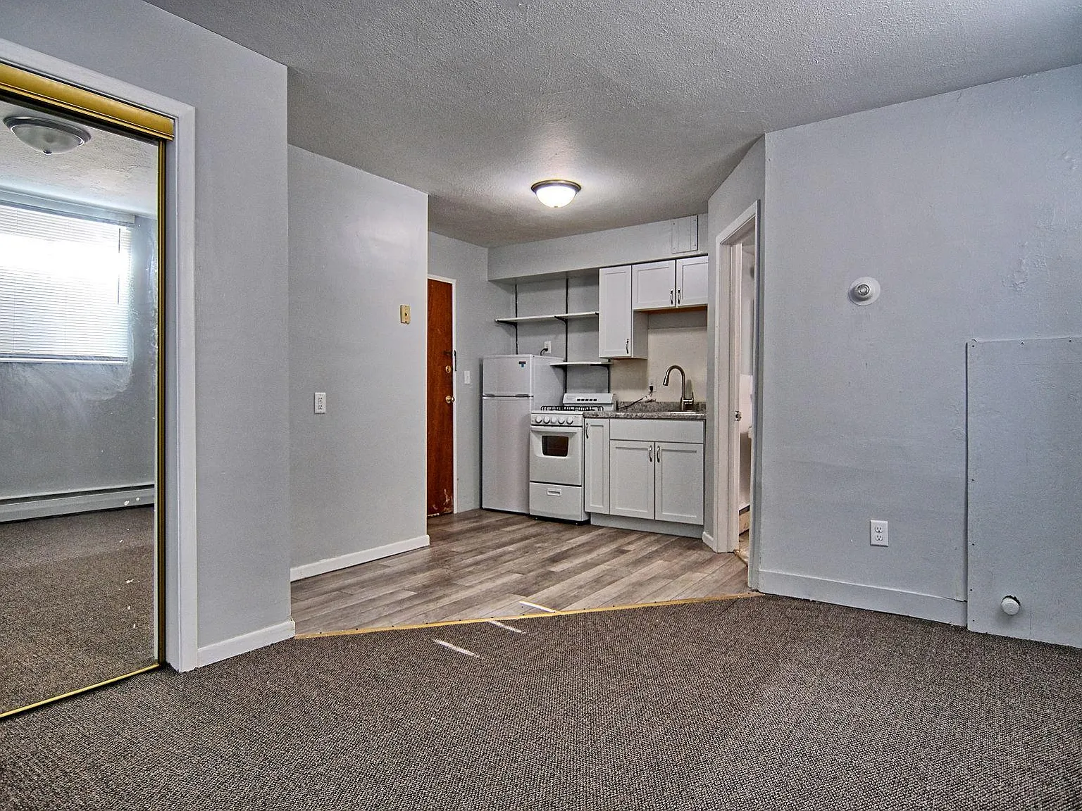 Studio, 300 sqft, $800 — Photo 3