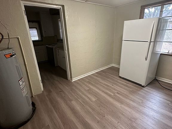 5th image of 2052 Belle Vue Way