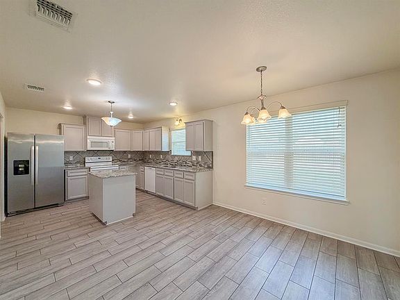 5th image of 820 Paseo Del Plata