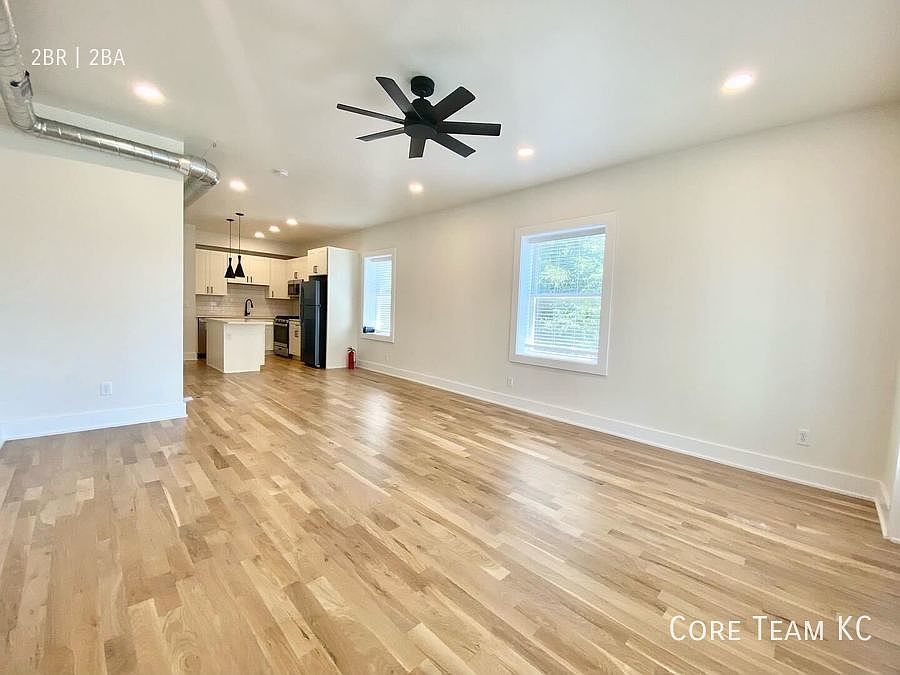 1st image of 116 E 43rd St #122