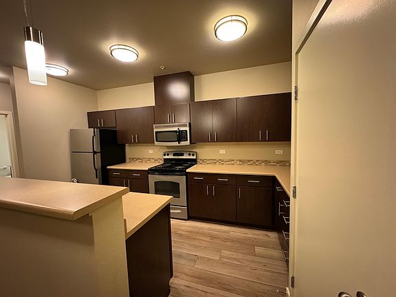 4th image of 1000 10th Ave NE Unit 204