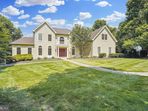 1703 Broadfield Ln, Vienna, VA 22182