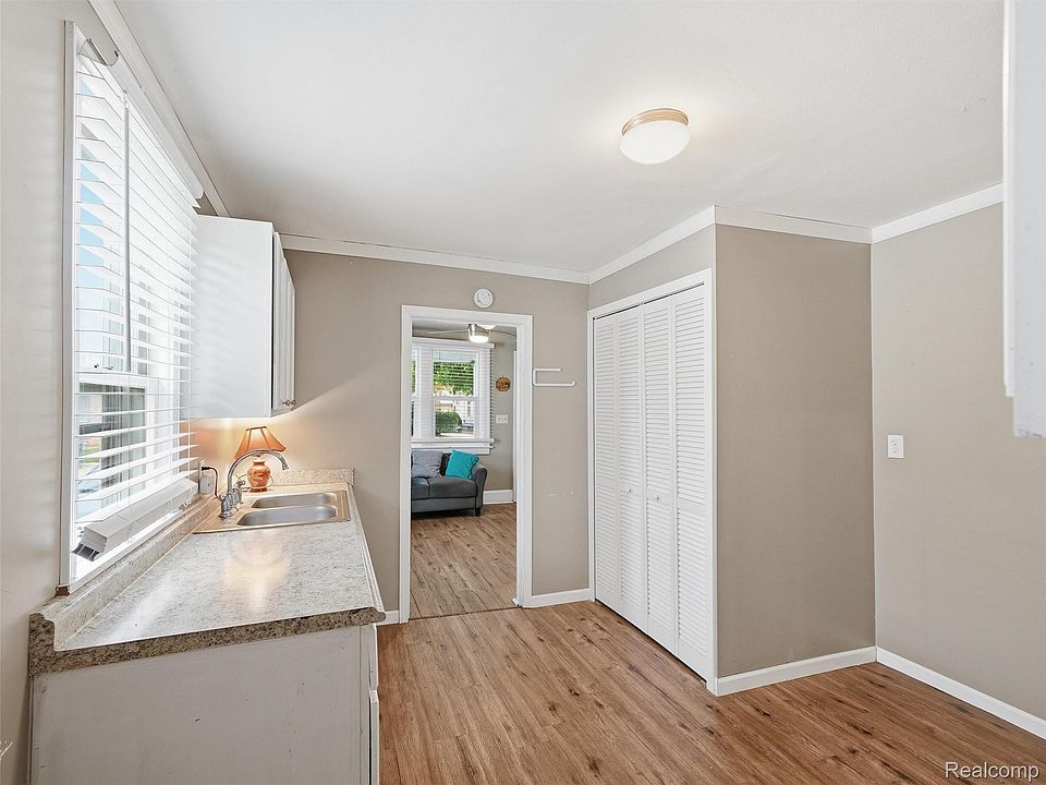 8700 Continental Ave, photo 5