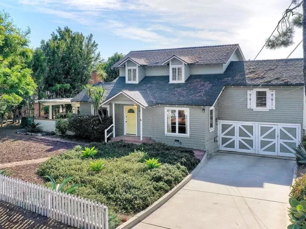 2635 Crest Dr, Carlsbad, CA 92008
