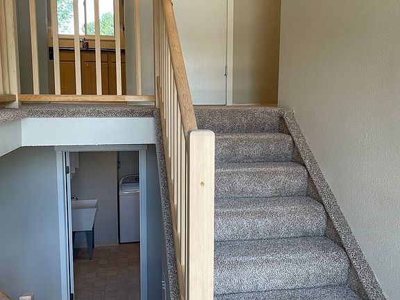 3rd image of 2237 Montebello Ct W