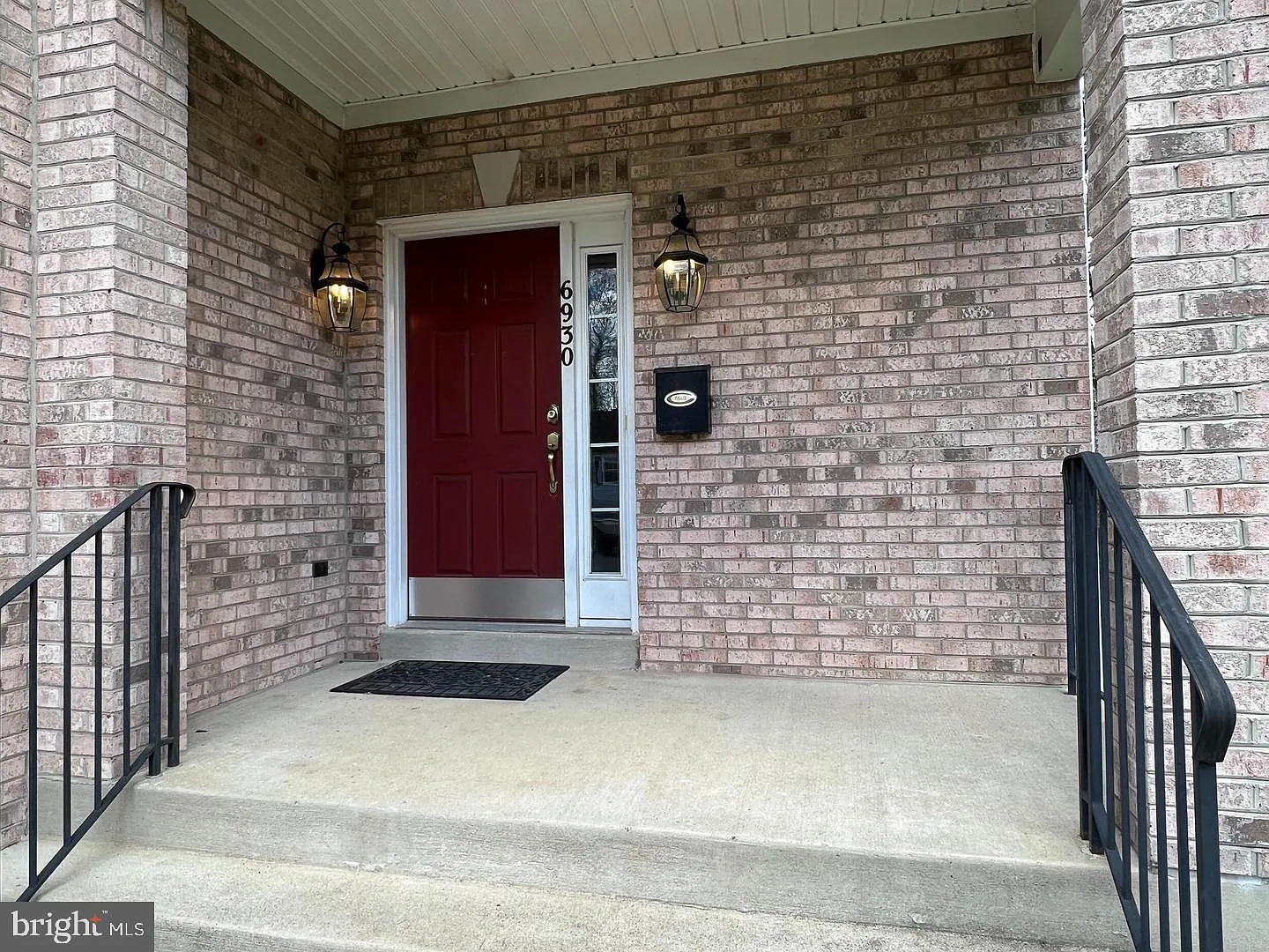 4 bed, 3.5 bath, 2817 sqft, $4,300 — Photo 2