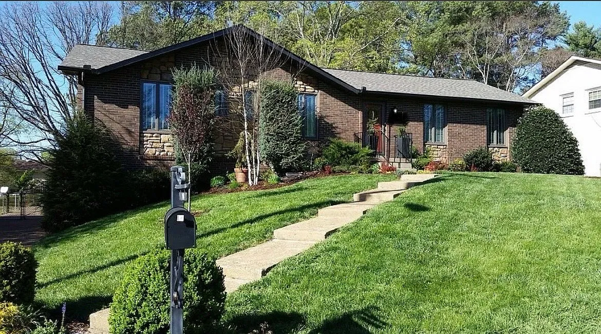 3 bed, 2200 sqft, $2,750 — Photo 1