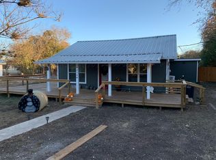 214 Kelly St E, Center Pt, TX 78010