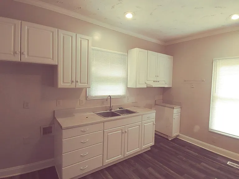 621 N Mountain St — Photo 3