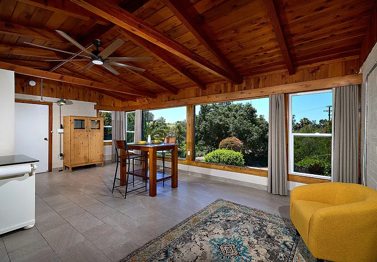 2136 Foothill Dr — Photo 2