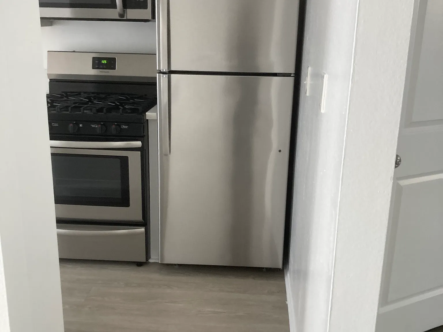 872 S Westgate Ave — Photo 2