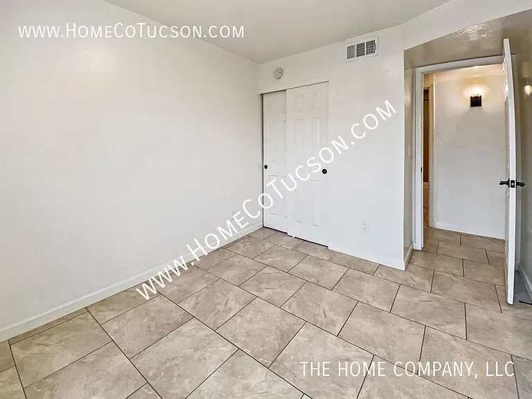 819 W Paris Promenade — Photo 20