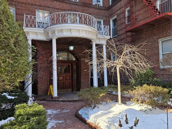 111-39 76th Road #E4, Forest Hills, NY 11375