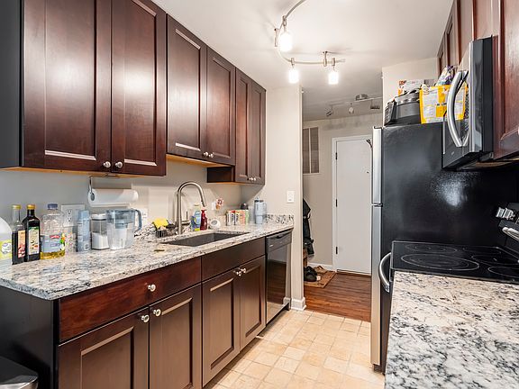 2nd image of 5800 Oakwood Dr Unit 1B