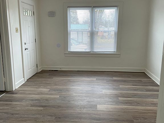 4th image of 220 W Willow St