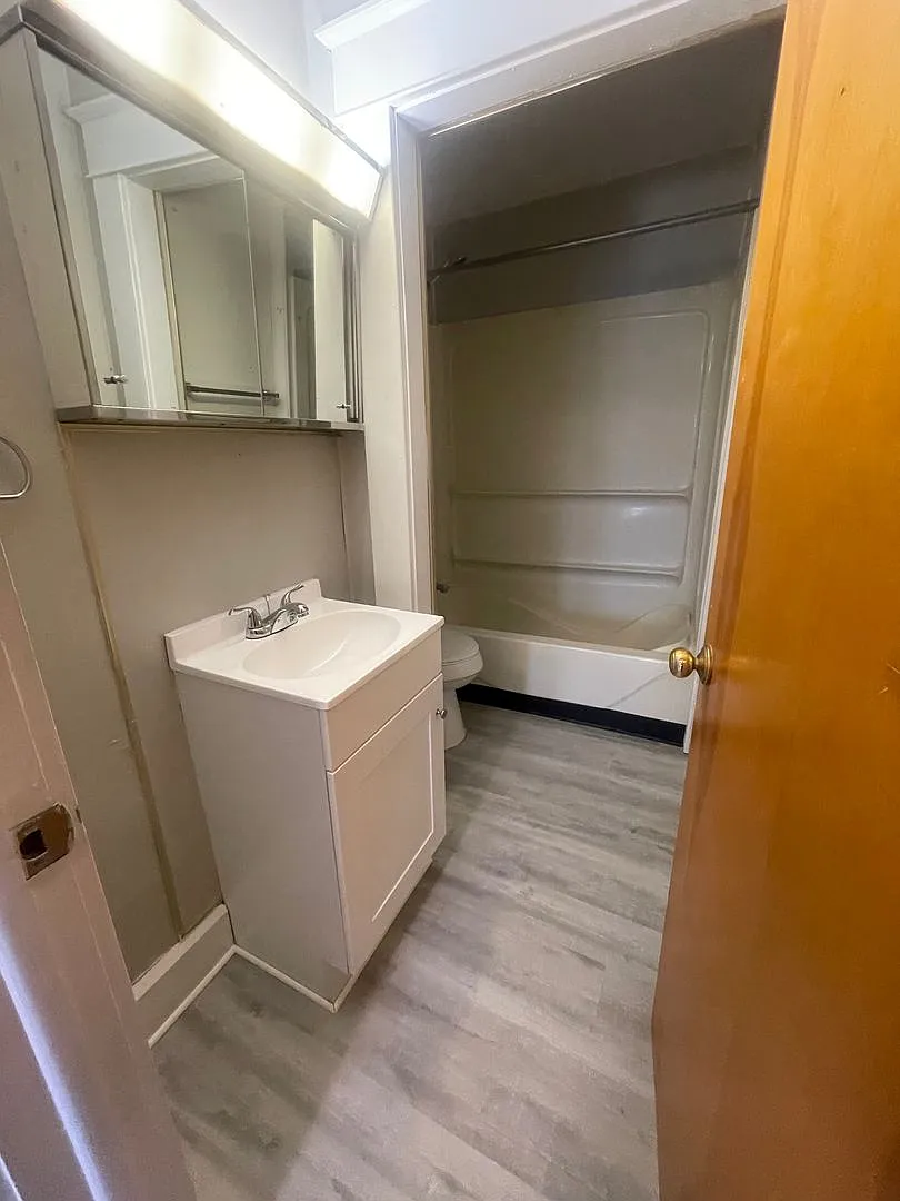1517 W Main St — Photo 3