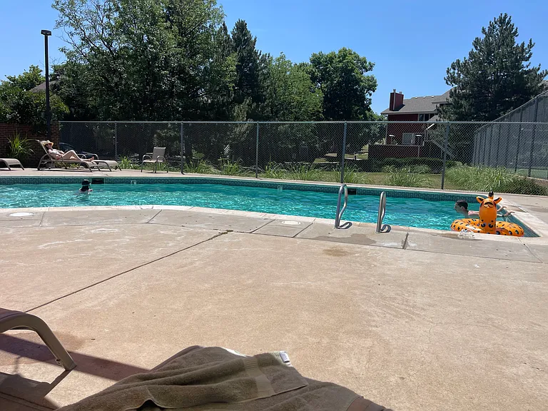 Seasonal swimming pool