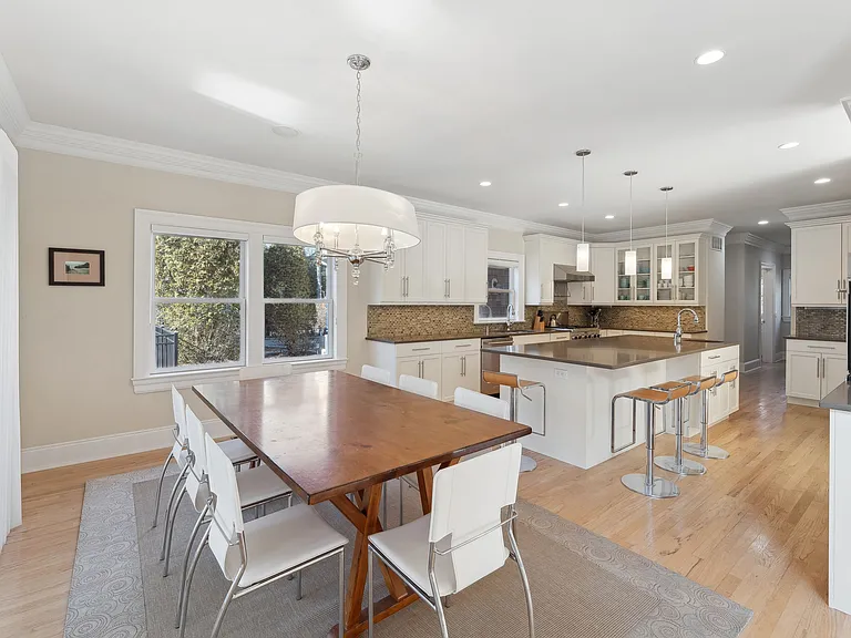 11 Arbutus Rd — Photo 8
