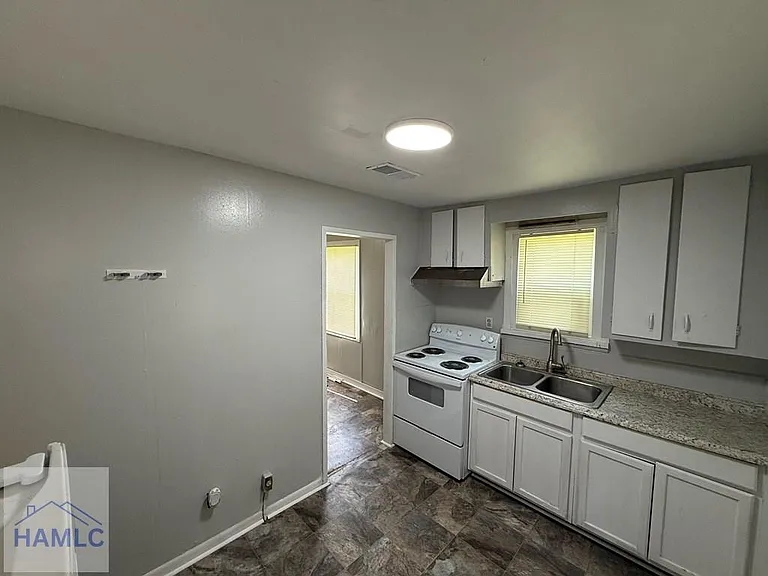 348 S Bamboo St — Photo 5