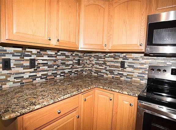 4th image of 10 Thyme Cir