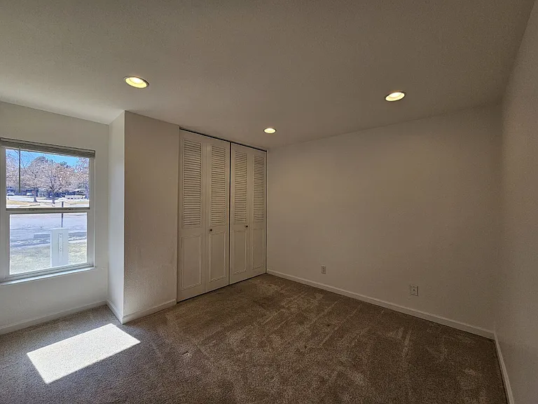 5926 S Willow Way — Photo 9
