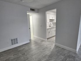 9013 Tudor Dr, Tampa, FL