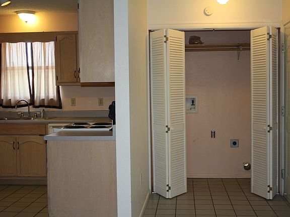 Kit-Laundry-Back Entrance