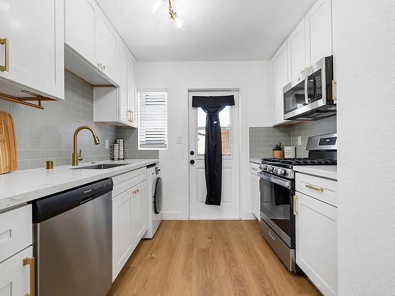895 Riverlawn Ave #B — Photo 5