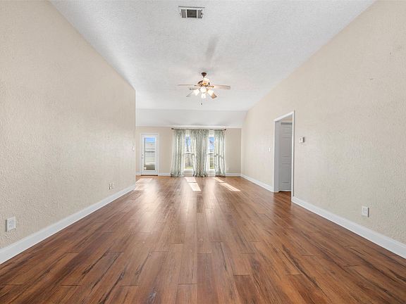 5th image of 3460 Lake Arthur Dr