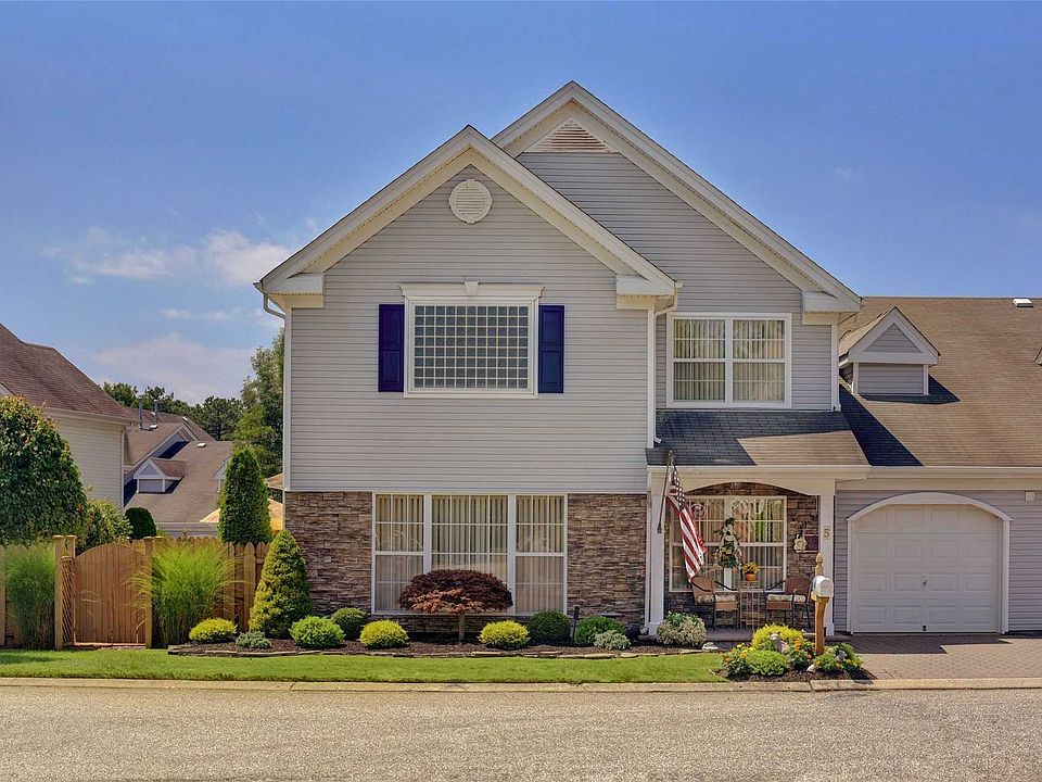 1st image of 5 Lavern Dr