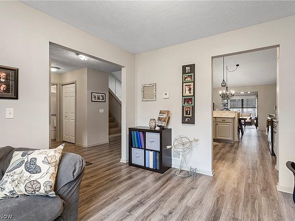 4th image of 1686 E Ash Dr