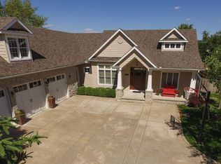 5565 Julie Ann Rd, Bettendorf, IA 52722