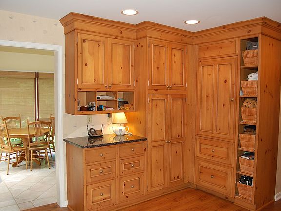 2nd image of 455 Lynden Dr