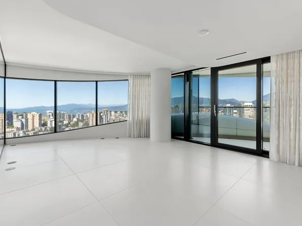 1033 Nelson St #2406, Vancouver, BC V6E 0E5