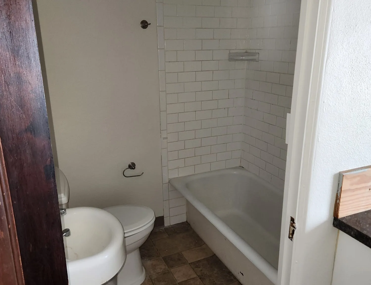 1 Bedroom Apartment On Main Street — Photo 4