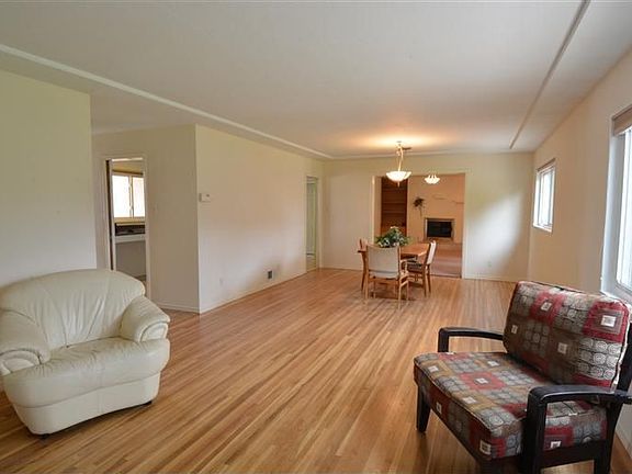 5th image of 1300 Valencia Dr NE