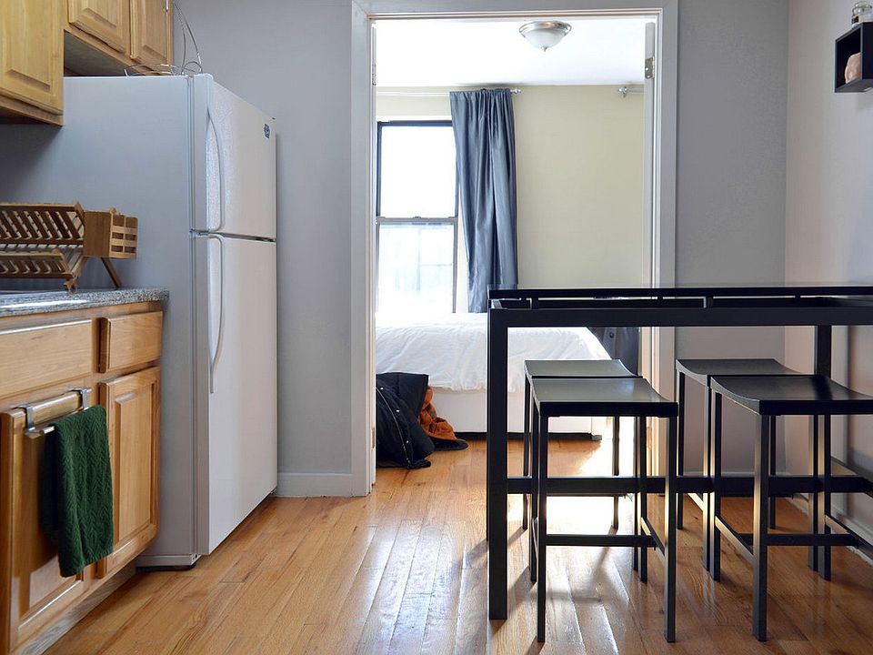 2nd image of 209 Bedford Ave #4R