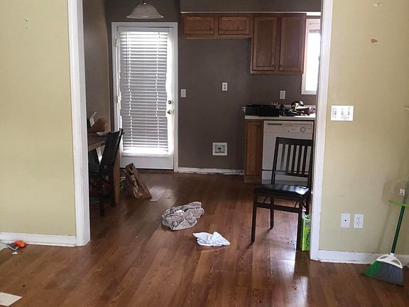 5th image of 917 Hazelbrook Way #11