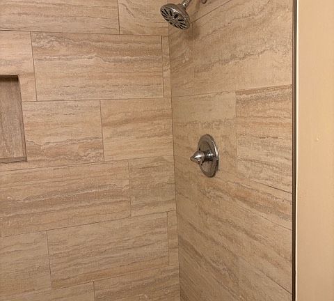 3rd image of 824 Robin Dr