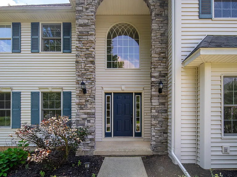 2 Oakline Ct — Photo 2