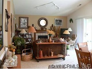 1st image of 330 Fox Den Ct