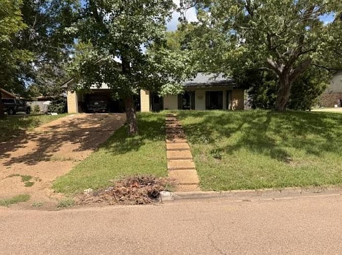 1st image of 116 Spanish Oak Dr