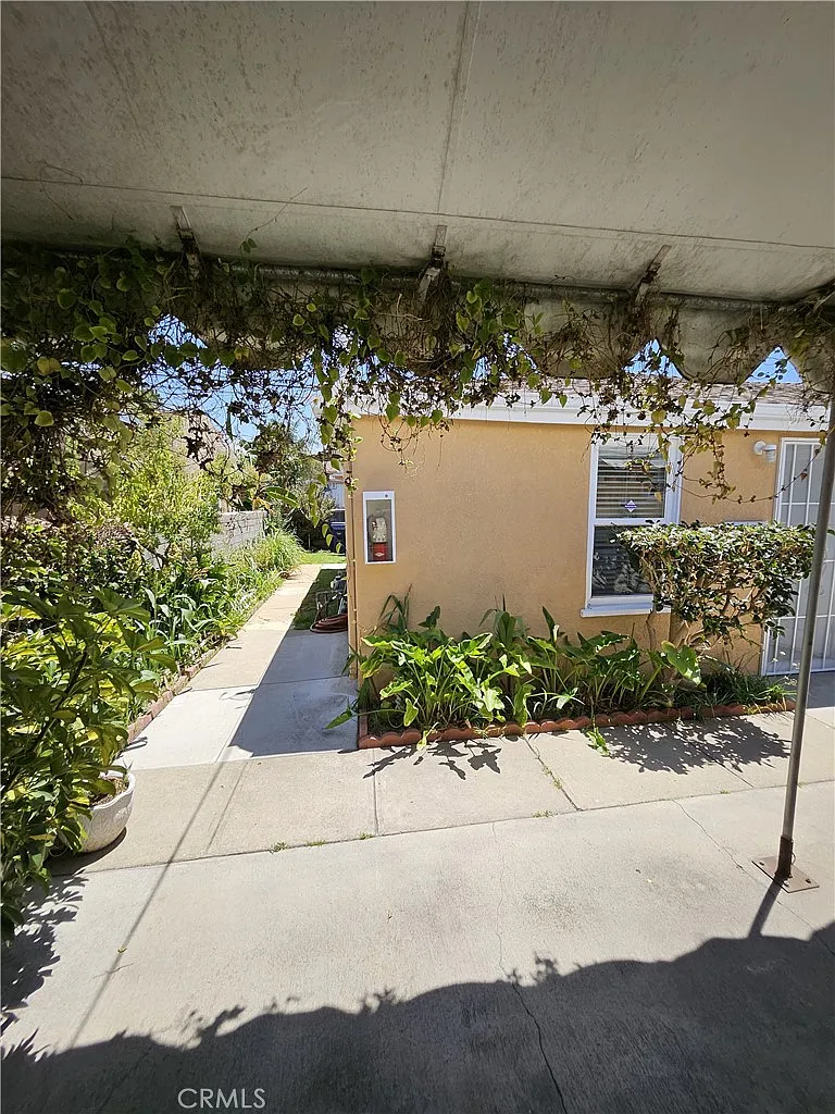 Studio, 350 sqft, $1,550 — Photo 1