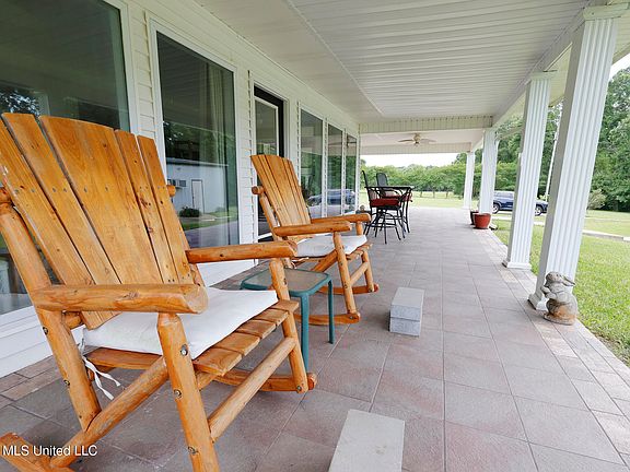2nd image of 1024 Walker Ln