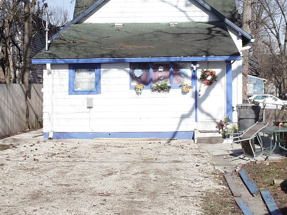3rd image of 909 W 29th St