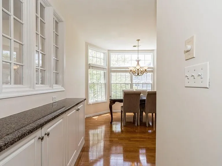 605 Binghampton Ln — Photo 14