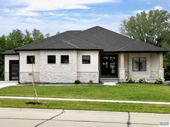 8810 Appaloosa Ln, Lincoln, NE 68520